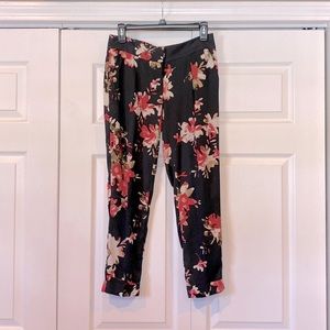 LOFT low-rise crop floral pants with side pockets, size 00P (would fit 0P or 2P)